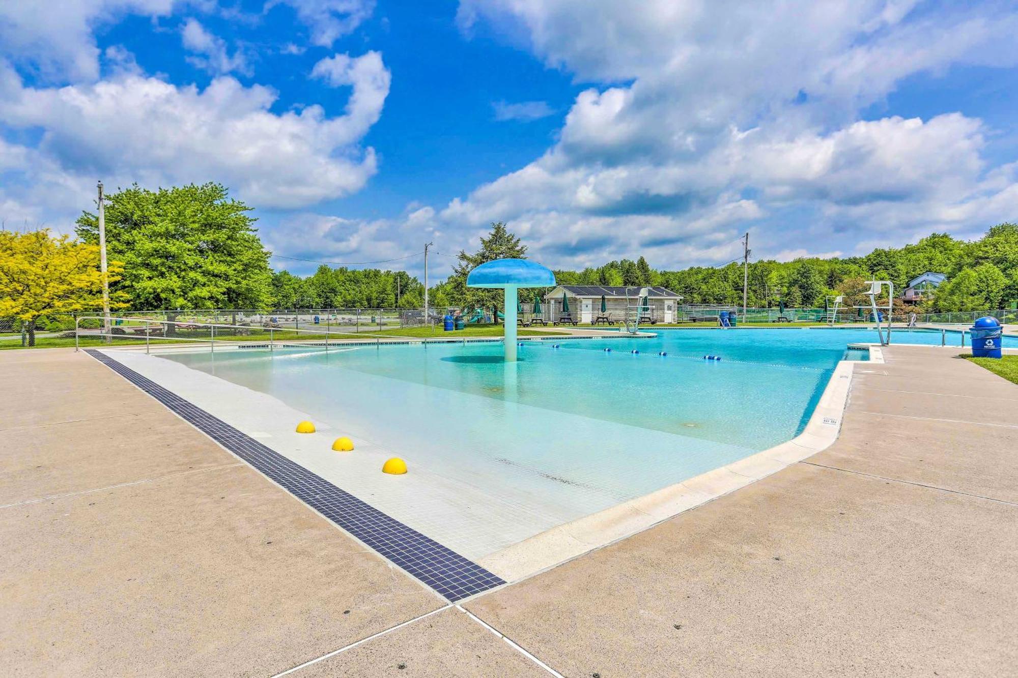 Holiday home Pet-friendly Pocono Abode With Deck And Fire Pit! *