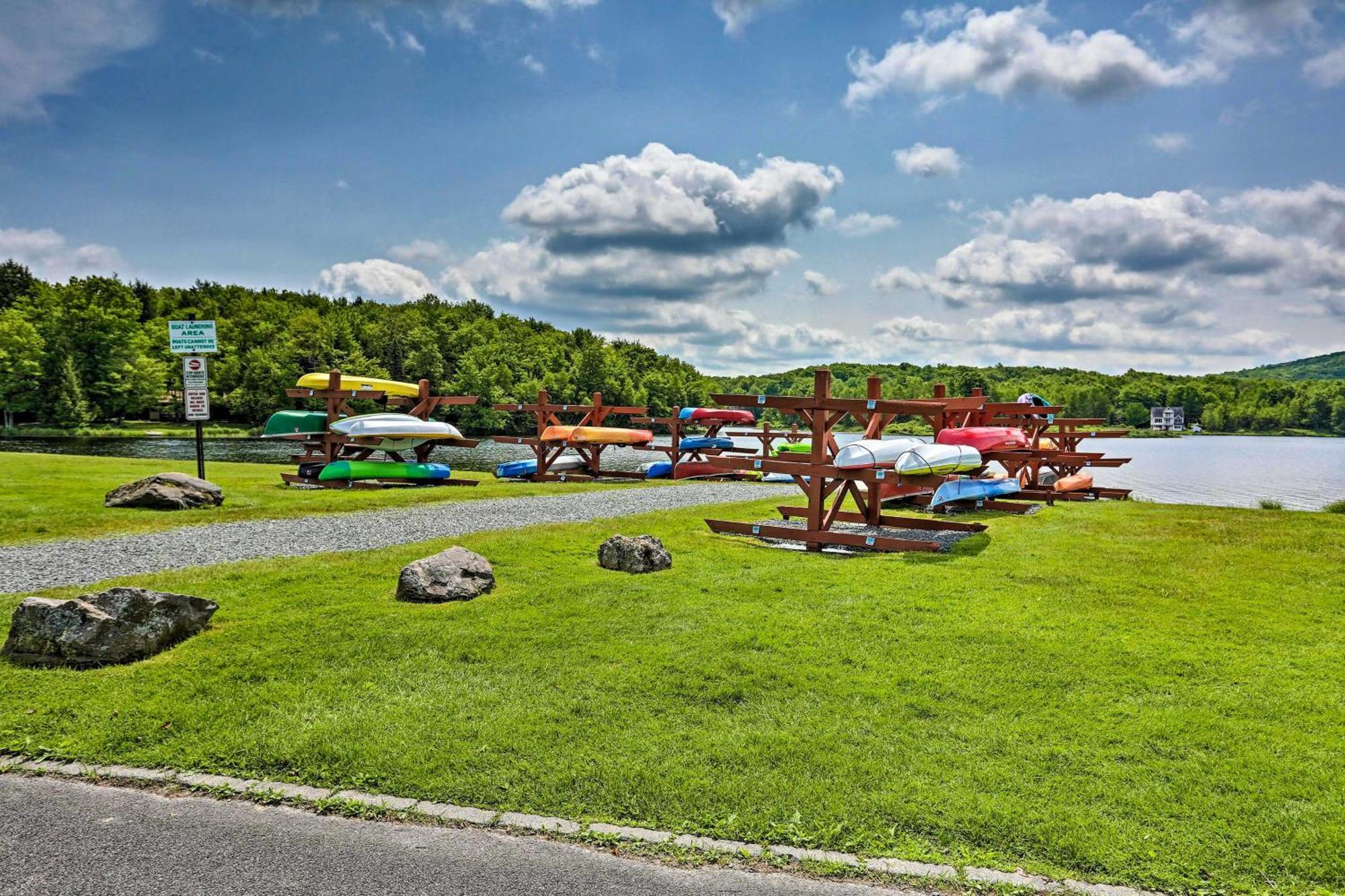 Pet-friendly Pocono Abode With Deck And Fire Pit! Holiday home *
