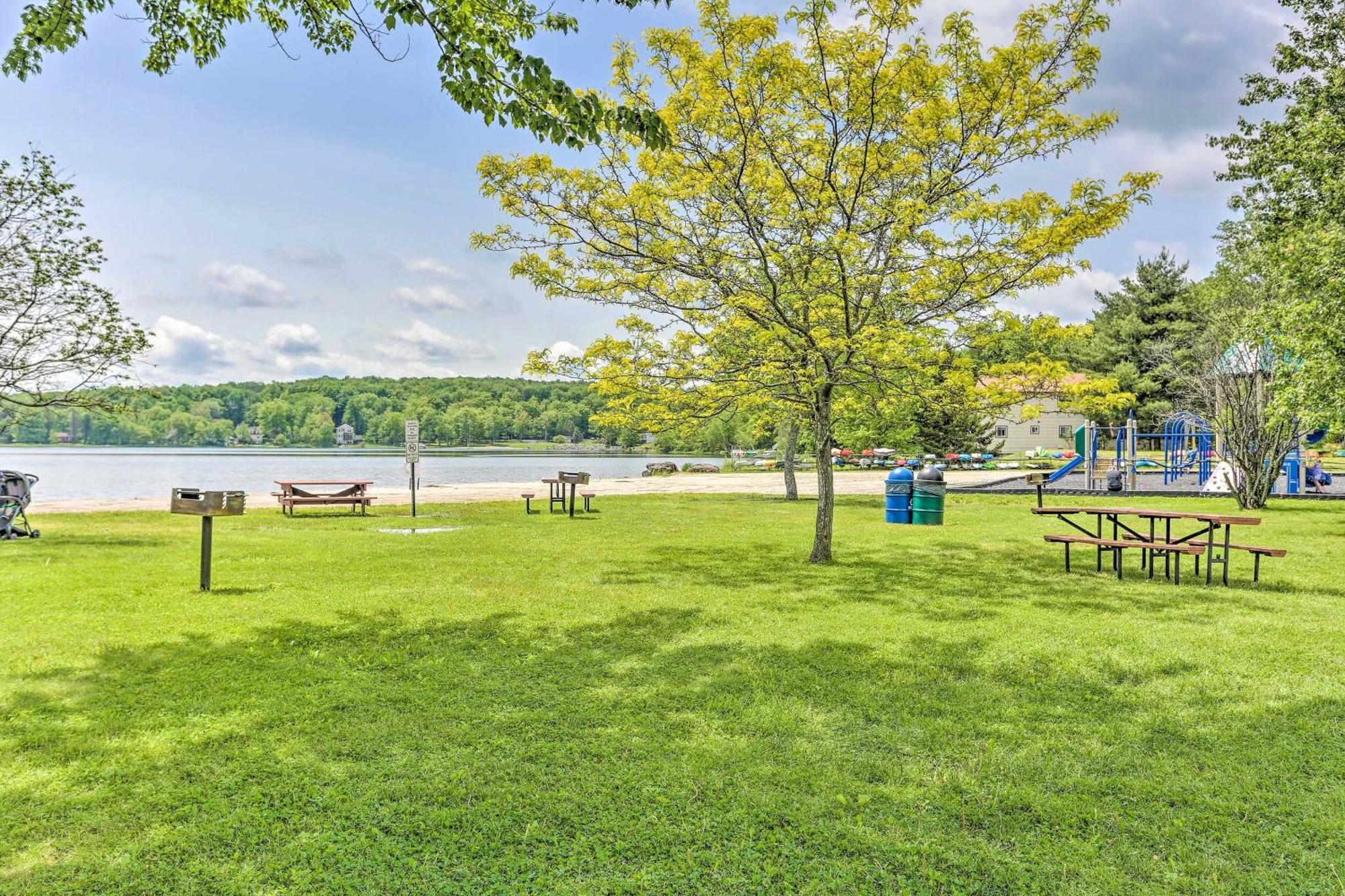 Holiday home Pet-friendly Pocono Abode With Deck And Fire Pit!