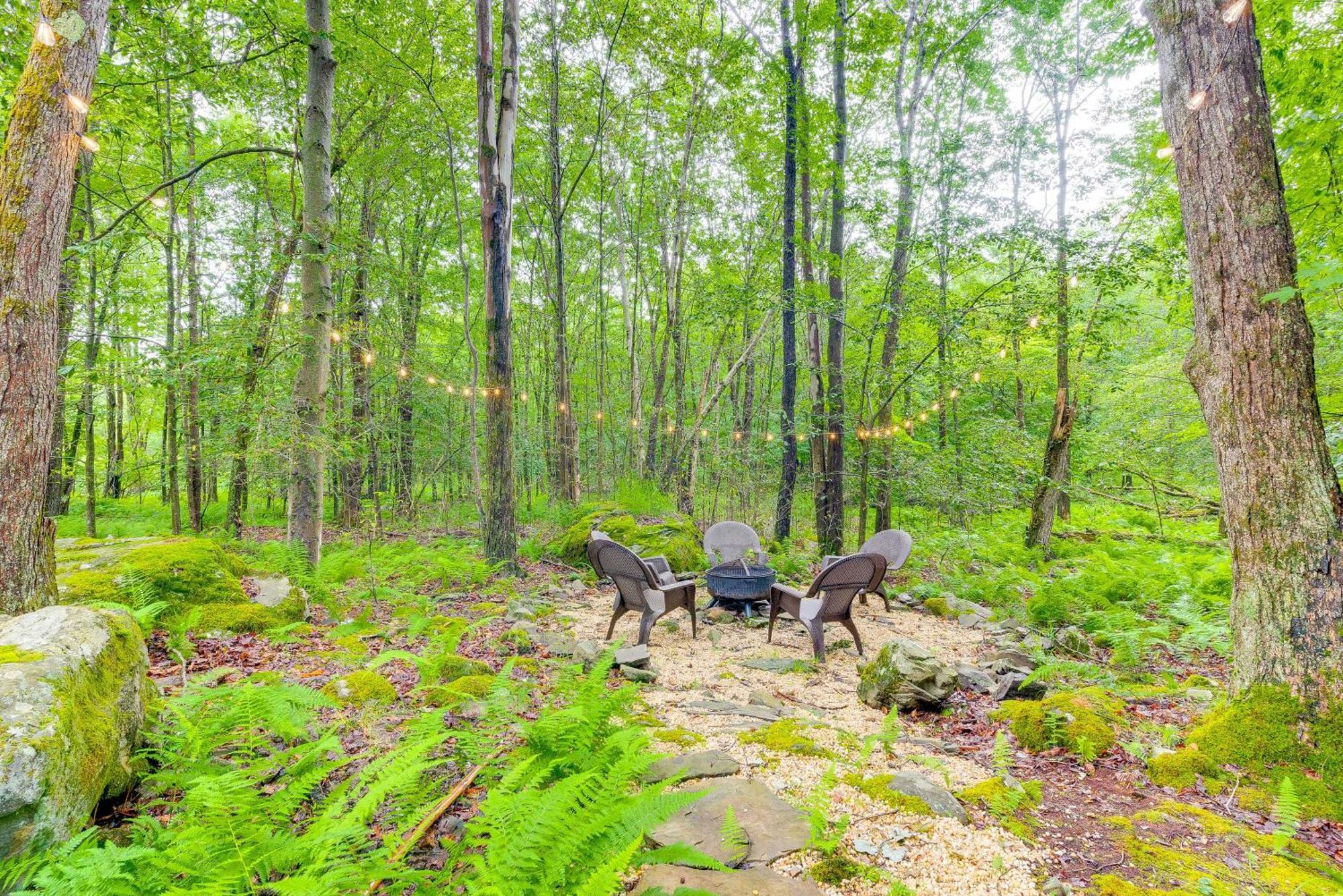 Pet-friendly Pocono Abode With Deck And Fire Pit! * Pocono Lake